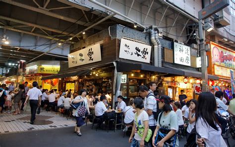 東京駅 安い 居酒屋：都市の喧騒を忘れる隠れ家的空間